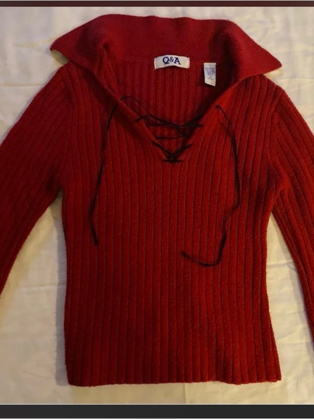 Q&A Women's Ribbed Lace-Up Collar Sweater - Red